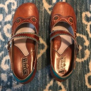 L’Artiste Women’s Shoe